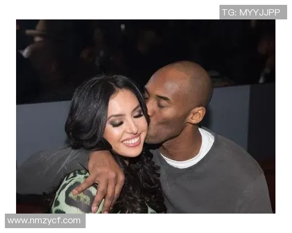 女明星与足球巨星亲密合影瞬间揭示娱乐圈与体育界的交集与魅力 女明星与足球巨星亲密合影瞬间揭示娱乐圈与体育界的交集与魅力